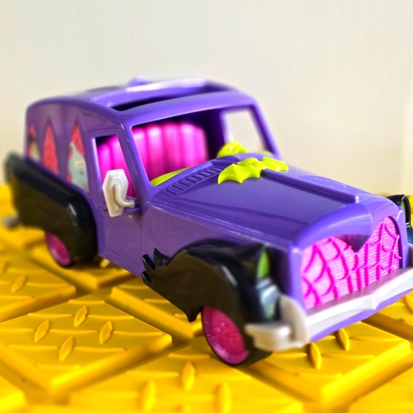Disney Other - Disney Junior Vampirina Hauntley Mobile Toy Car With Lights & Sound